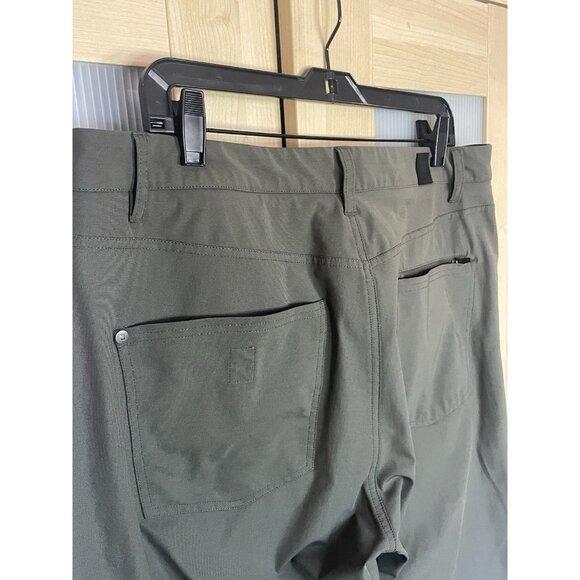Vuori Meta Pant Mens 36 Green Athletic Slim Performance Tapered 34x30 Casual NEW - Picture 5 of 10